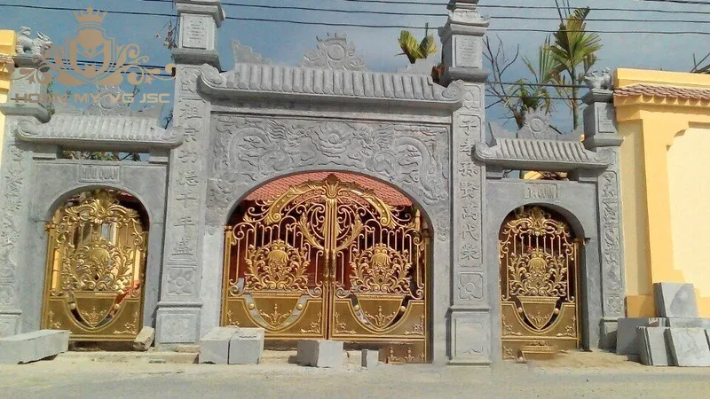 cổng nhôm đúc nhà thờ họ