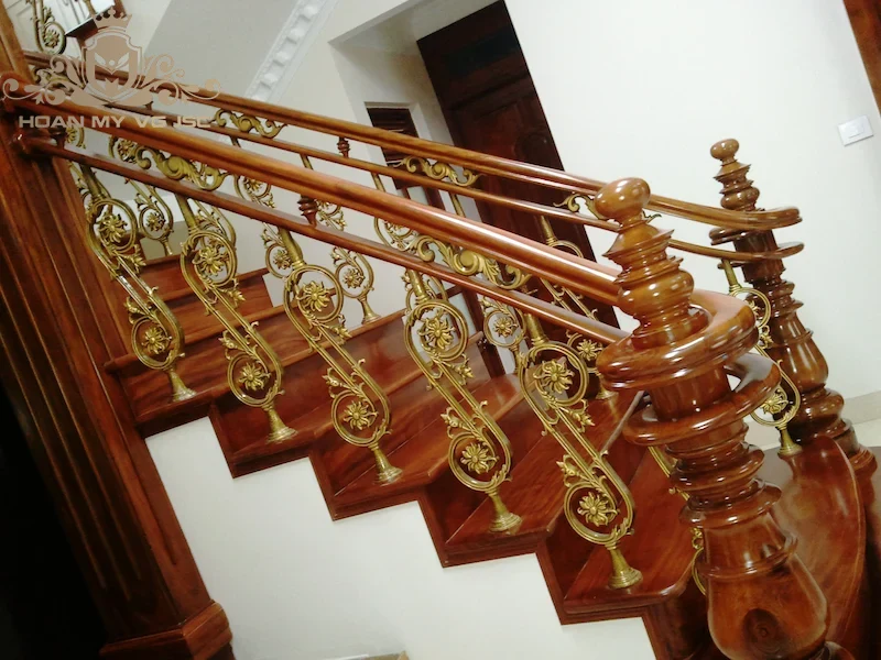 con tiện cầu thang nhôm đúc