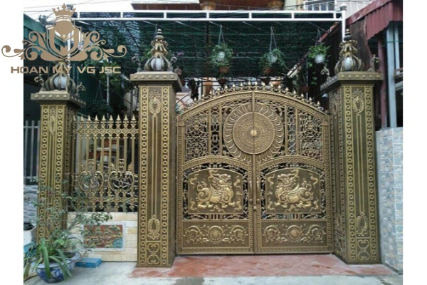 mẫu cửa cổng nhôm đúc